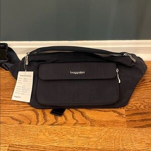 Baggallini Large Navy Belt Bag
